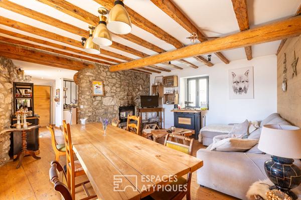 Ancien presbytère rénové en maison ou chambres d’hôtes à la montagne