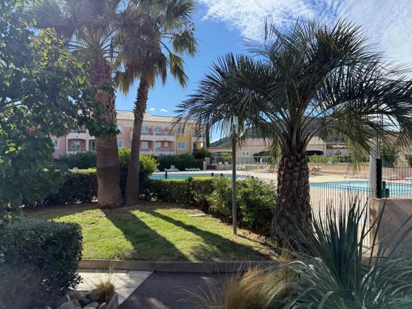 Dpt Var (83), à vendre LES ISSAMBRES Appartement 2 Pièces Vue mer