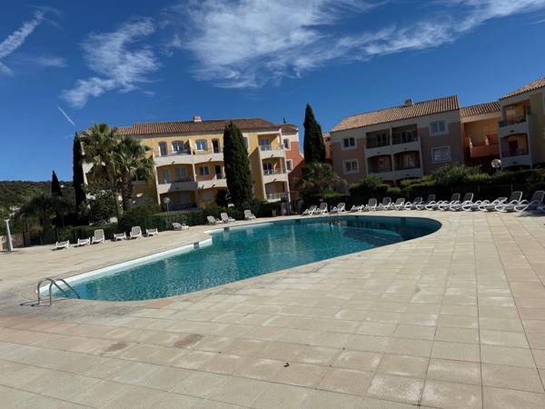 Dpt Var (83), à vendre LES ISSAMBRES Appartement 2 Pièces Vue mer