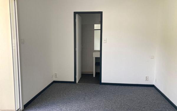 Appartement à louer    3 pièces •  Notre-Dame-de-Sanilhac