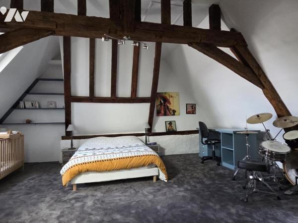 Maison de caractère centre ville, 219m² habitables avec 5 chambres, 2 bureaux, garage et jardin