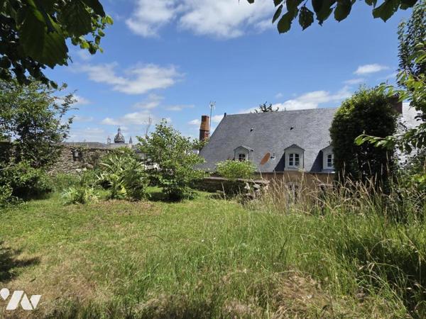 Maison de caractère centre ville, 219m² habitables avec 5 chambres, 2 bureaux, garage et jardin