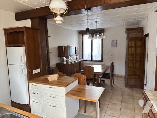 CHARLY SUR MARNE. Maison de T6 d'environ 72 m² avec 2 chambres, cour, dépendance + Garage à 10m