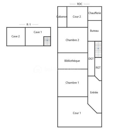 *** MAISON DE CARACTÈRE DE 230M2 AVEC CAVE ET PARKING - ARLES ***

Découvrez cette bâtisse pleine de charme datant de 1927, développée sur cinq niveaux et offrant environ 230 m² habitables répartis sur trois plateaux principaux.

Dès l’entrée, le bien séduit par ses beaux volumes, sa belle hauteur sous plafond et son cachet authentique, idéal pour les amateurs d’architecture ancienne.

Cette propriété offre de nombreuses possibilités : résidence principale de caractère, projet familial, activité professionnelle, bureaux, showroom ou profession libérale. Une place de stationnement vient compléter l’ensemble.

Idéalement située à proximité immédiate du centre-ville et de toutes les commodités.

La maison se compose comme suit :

Rez-de-chaussée : 
Une vaste entrée, deux chambres, un espace bureau, ainsi qu’une buanderie et une chaufferie.

Premier étage : 
 Un grand séjour lumineux, un spacieux salon, une cuisine indépendante et une salle de bain.

Deuxième étage :  
Trois chambres, un bureau pouvant faire office de dressing, une salle de bain ainsi qu’un WC indépendant.

Dernier niveau : 
 Une terrasse extérieure offrant une magnifique vue dégagée. Des travaux d’étanchéité sont à prévoir afin de valoriser pleinement cet espace.

Sous-sol : 
 Grande cave accessible uniquement depuis l’intérieur de la maison, idéale pour du stockage ou un espace complémentaire.

Travaux importants à prévoir :  Le bien nécessite une rénovation globale, notamment sur les aspects énergétiques (isolation, chauffage, menuiseries, électricité), ainsi que des travaux esthétiques et de rafraîchissement.

Taxe foncière : 4 481 €.

Une vidéo du bien est disponible sur demande.

Un bien rare au fort potentiel, idéal pour les amoureux de l’ancien et les projets ambitieux.

À visiter sans tarder.