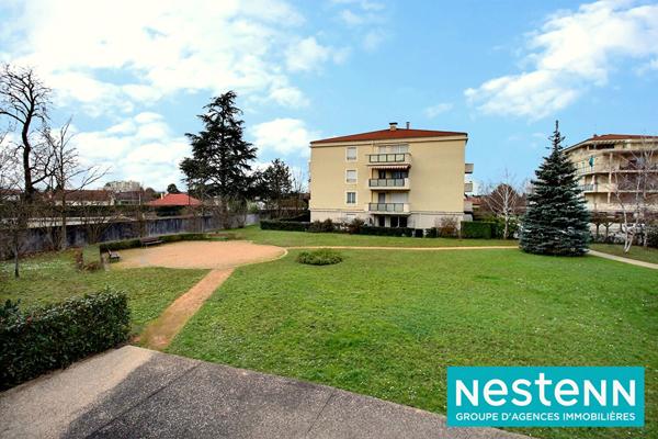 T2, residence avec piscine, parking, cave, tram, commodités, parc, lumineux