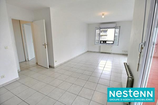 T2, residence avec piscine, parking, cave, tram, commodités, parc, lumineux