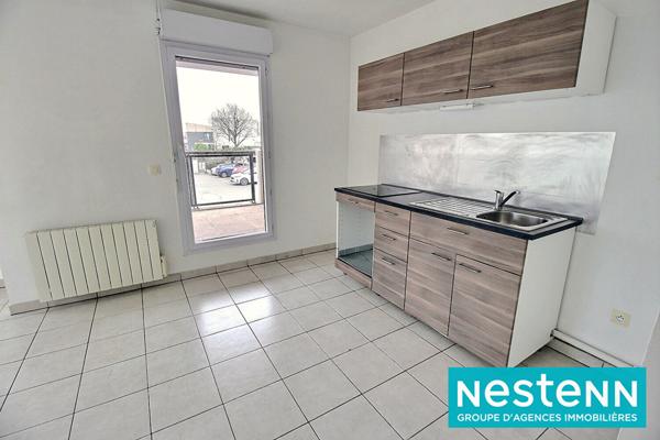 T2, residence avec piscine, parking, cave, tram, commodités, parc, lumineux