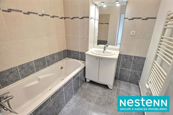 T2, residence avec piscine, parking, cave, tram, commodités, parc, lumineux