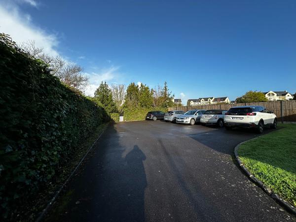 Ensemble immobilier de bureau avec parking privé