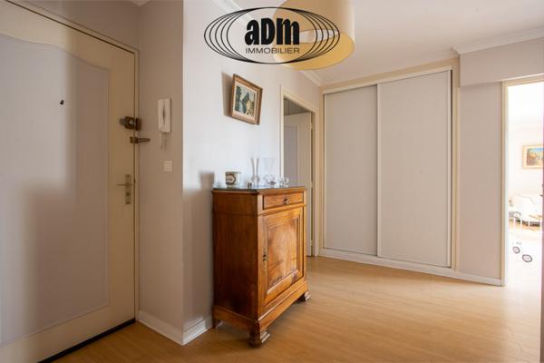 Appartement
                                                                                                                                                                                                                                                                                                                        4 pièce(s)                                                                                                                                                                                                          3 chambre(s)                                                                                                                                                                                                          106  m²