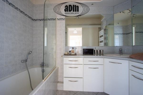 Appartement
                                                                                                                                                                                                                                                                                                                        4 pièce(s)                                                                                                                                                                                                          3 chambre(s)                                                                                                                                                                                                          106  m²
