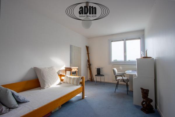 Appartement
                                                                                                                                                                                                                                                                                                                        4 pièce(s)                                                                                                                                                                                                          3 chambre(s)                                                                                                                                                                                                          106  m²