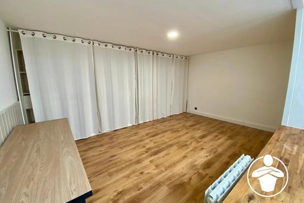 Vente                                                      Maison de ville
                        
                     7 pièces                      133 m2                     à Villeneuve-sur-Lot