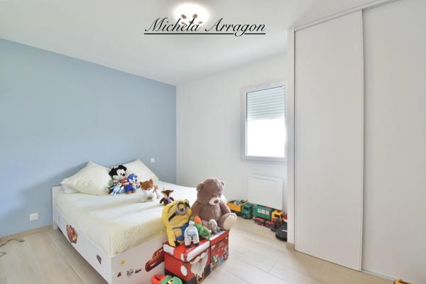 Maison contemporaine 2025 Villeneuve-sur-Lot (47) – 3 chambres dont suite parentale, pièce de vie 56 m², garage, terrain 1000 m², terrasse couverte, proche commerces