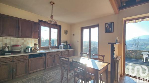 Ferme 8 pièces de 187 m² à Condrieu (69420)