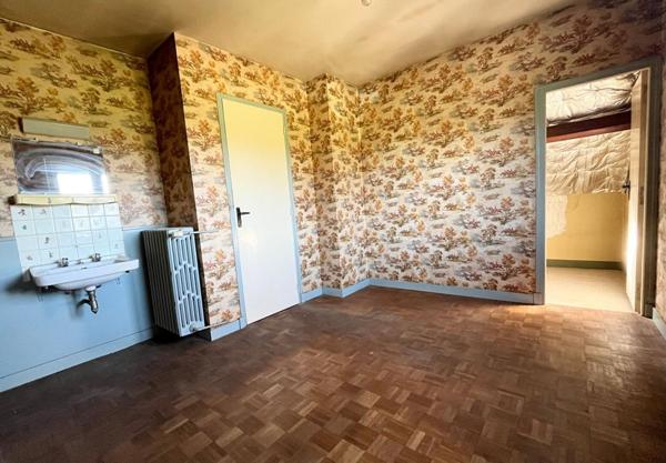 Maison  4 pièce(s) 113 m2 + 102 m²  + Garages et Sous-sol