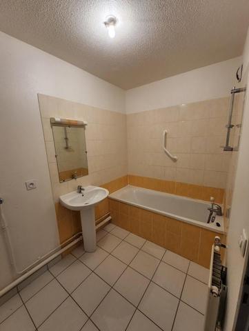 TOURNON SUR RHONE - APPARTEMENT T2 AVEC TERASSE - 57.68 M2