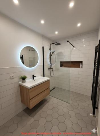 TOURNON SUR RHONE - APPARTEMENT T2 AVEC TERASSE - 57.68 M2