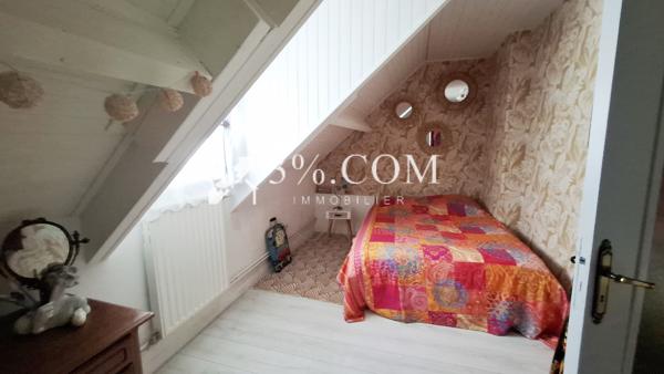Maison
                                                                                                                                                                                                                                                                                                                        8 pièce(s)                                                                                                                                                                                                          6 chambre(s)                                                                                                                                                                                                          232  m²