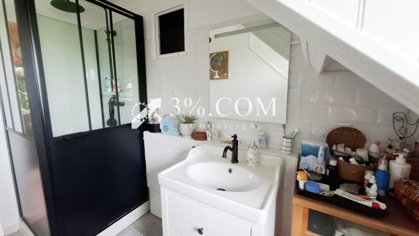 Maison
                                                                                                                                                                                                                                                                                                                        8 pièce(s)                                                                                                                                                                                                          6 chambre(s)                                                                                                                                                                                                          232  m²