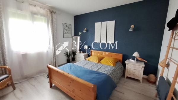 Maison
                                                                                                                                                                                                                                                                                                                        8 pièce(s)                                                                                                                                                                                                          6 chambre(s)                                                                                                                                                                                                          232  m²