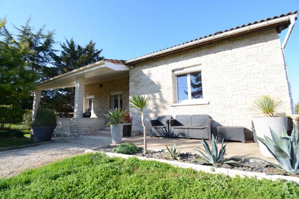 Maison à vendre 5 pièces avec 3 chambres garage / atelier / jardin proche de MANSLE (16)