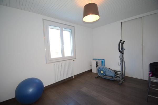 Maison à vendre 5 pièces avec 3 chambres garage / atelier / jardin proche de MANSLE (16)