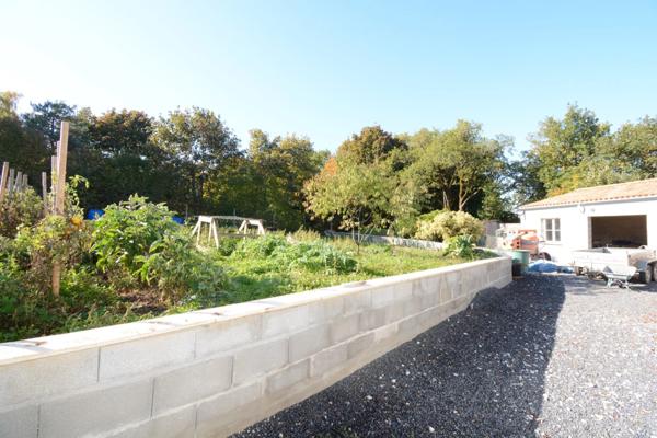 Maison à vendre 5 pièces avec 3 chambres garage / atelier / jardin proche de MANSLE (16)