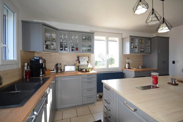 Maison à vendre 5 pièces avec 3 chambres garage / atelier / jardin proche de MANSLE (16)