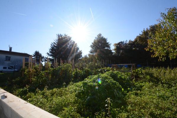 Maison à vendre 5 pièces avec 3 chambres garage / atelier / jardin proche de MANSLE (16)