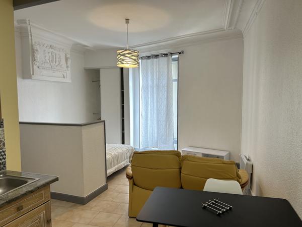 CENTRE-VILLE - STUDIO MEUBLE & EQUIPE - EAU & ELECTRICITE POUR 100€ EN SUPPLEMENT