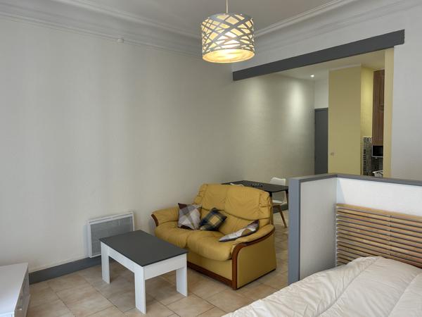 CENTRE-VILLE - STUDIO MEUBLE & EQUIPE - EAU & ELECTRICITE POUR 100€ EN SUPPLEMENT