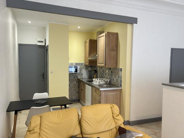 CENTRE-VILLE - STUDIO MEUBLE & EQUIPE - EAU & ELECTRICITE POUR 100€ EN SUPPLEMENT