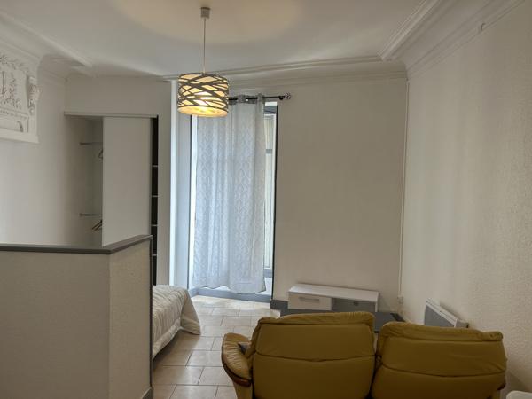 CENTRE-VILLE - STUDIO MEUBLE & EQUIPE - EAU & ELECTRICITE POUR 100€ EN SUPPLEMENT