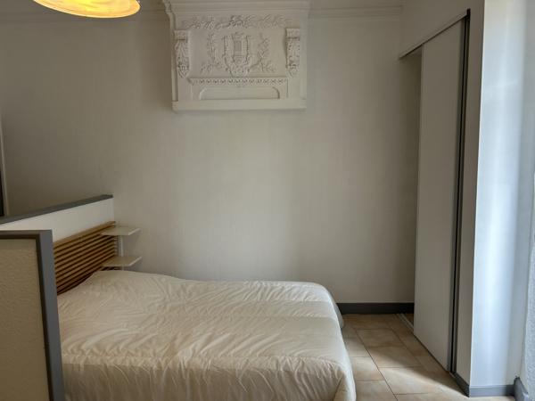 CENTRE-VILLE - STUDIO MEUBLE & EQUIPE - EAU & ELECTRICITE POUR 100€ EN SUPPLEMENT