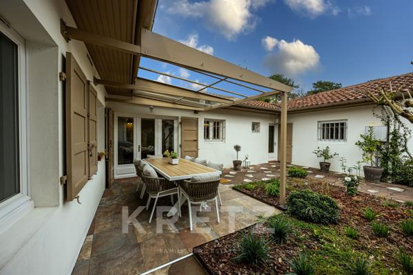 Maison rénovée, cour ensoleillée et art de vivre au cœur d’Hossegor.