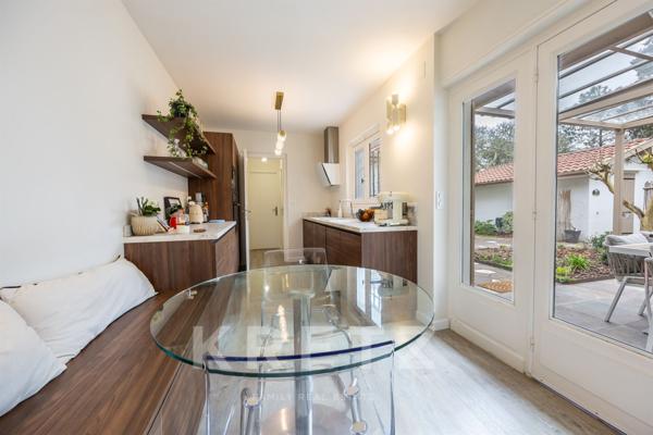 Maison rénovée, cour ensoleillée et art de vivre au cœur d’Hossegor.