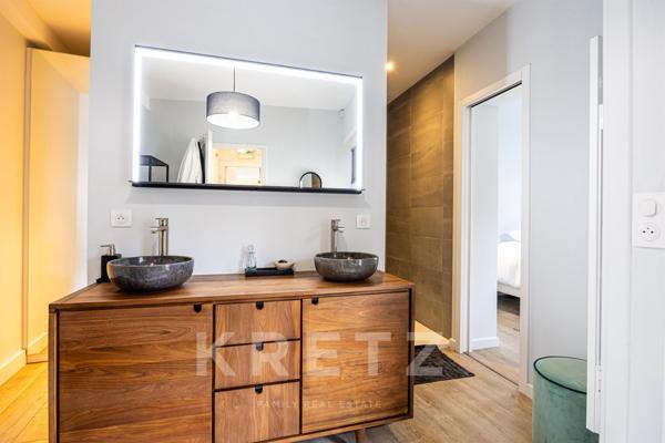 Maison rénovée, cour ensoleillée et art de vivre au cœur d’Hossegor.