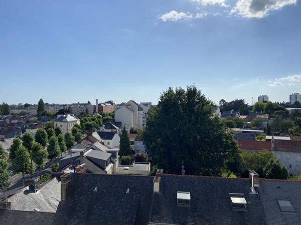 Rond Point de Vannes - T3 - 49.5 M2 + 2 balcons + cave