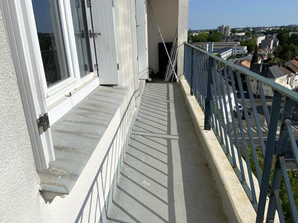 Rond Point de Vannes - T3 - 49.5 M2 + 2 balcons + cave