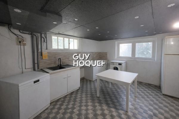 Maison surélevée des années 60 . Quartier calme de Paray-le-Monial