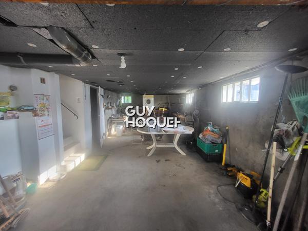 Maison surélevée des années 60 . Quartier calme de Paray-le-Monial