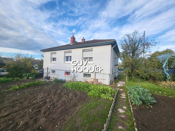 Maison surélevée des années 60 . Quartier calme de Paray-le-Monial