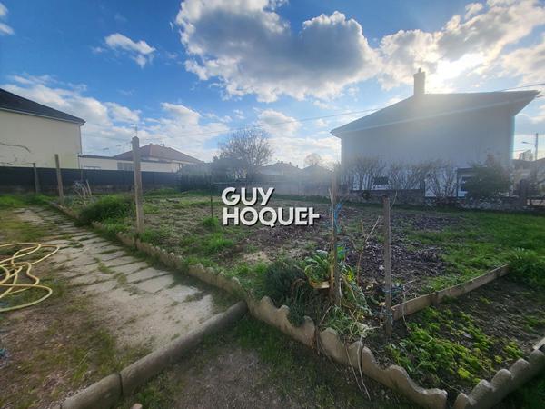 Maison surélevée des années 60 . Quartier calme de Paray-le-Monial