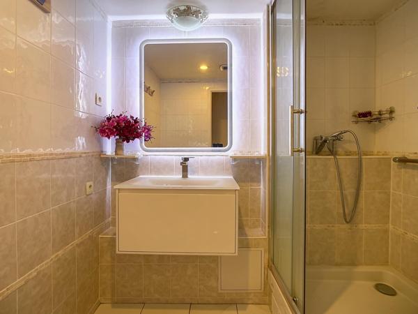 Paris 15e BEAUGRENELLE, étage élevé, 3 pièces 77m2 Vue et luminosité