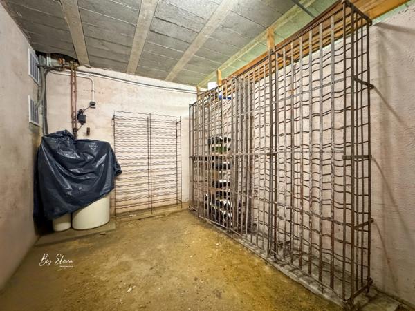 Maison familiale lumineuse au calme – 5 chambres + bureau – Grand terrain piscinable avec vue dégagée. Proximité immédiate commerces, écoles, accès A4/A104 – 10 min RER A, 30 min Paris.