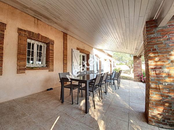 A vendre maison de style 8 chambres avec piscine et dépendances sur 1.7Ha de terrain avec vue Pyrénées Secteur Auterive