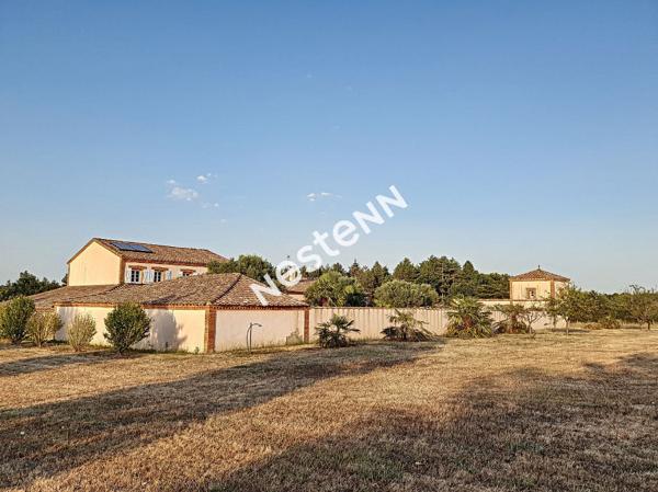 A vendre maison de style 8 chambres avec piscine et dépendances sur 1.7Ha de terrain avec vue Pyrénées Secteur Auterive