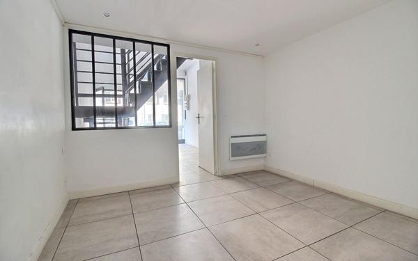 Appartement à vendre    4 pièces • 52 m2 Marseille 2