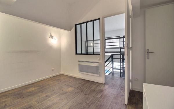Appartement à vendre    4 pièces • 52 m2 Marseille 2